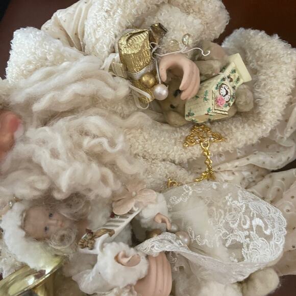 Decorative Santa Claus ivory suit porcelain hands decorative sitting Christmas - Picture 12 of 15